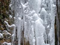Ausschnitt aus Eissäule bei Wasserfall im Lochgrabenbach